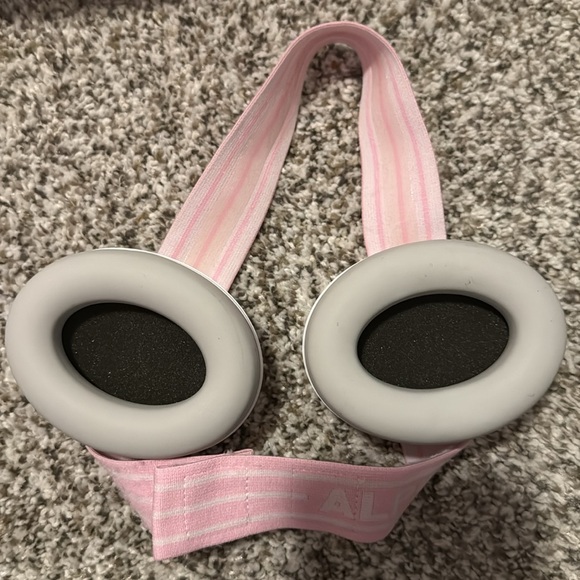 New born ear muffs - Picture 2 of 4